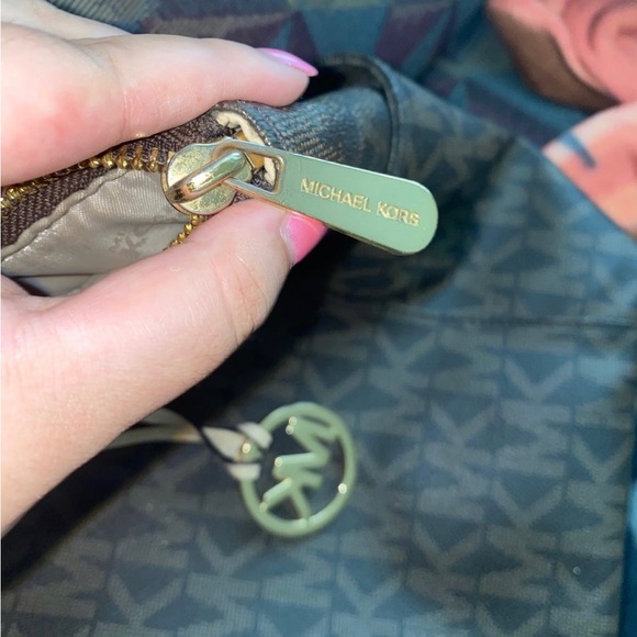 Michael Kors signature tote bag - Picture 9 of 12